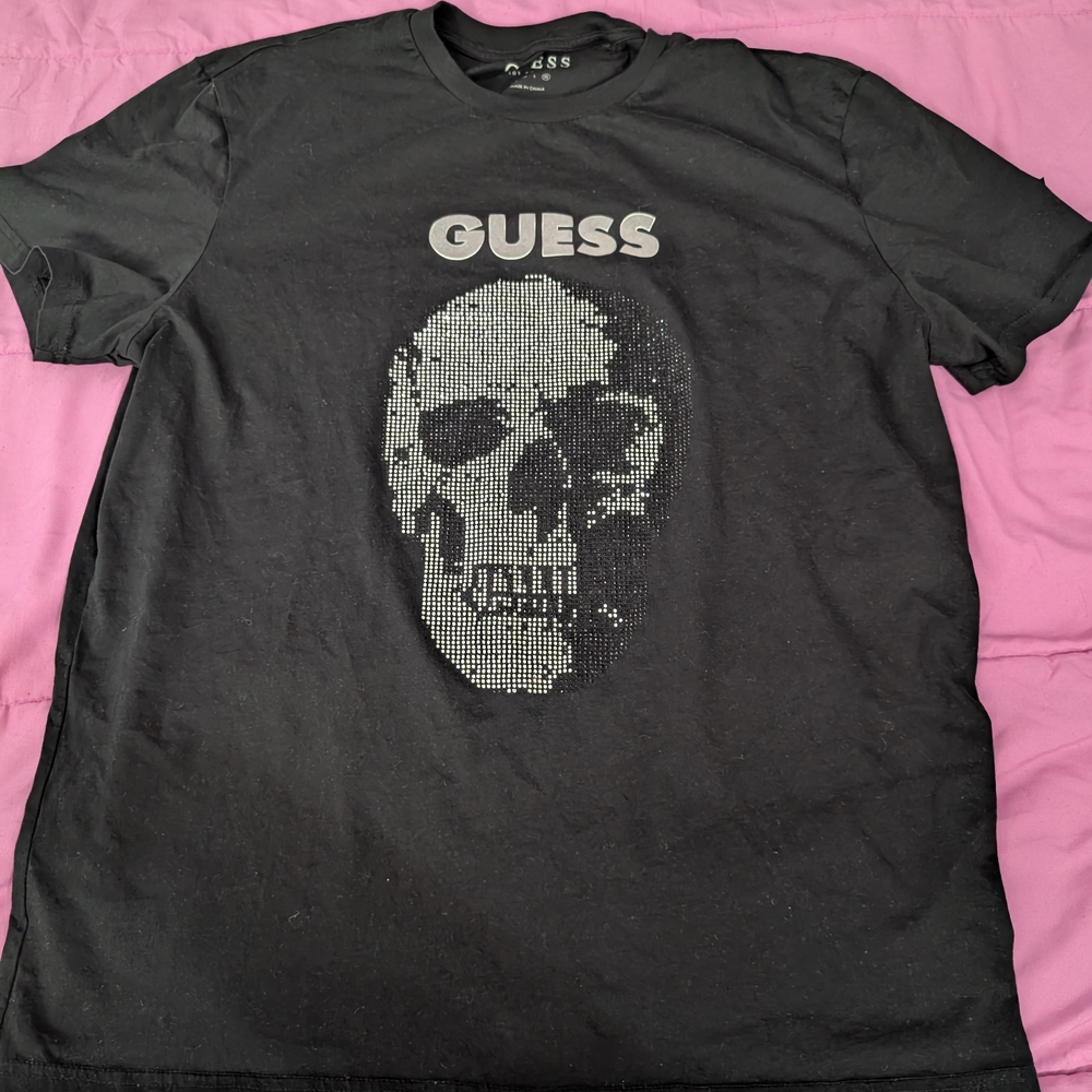 GUESS Charcoal Skull Graphic Tee